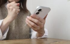 浮気相手へのメッセージを妻・夫に誤送信？対処法は？